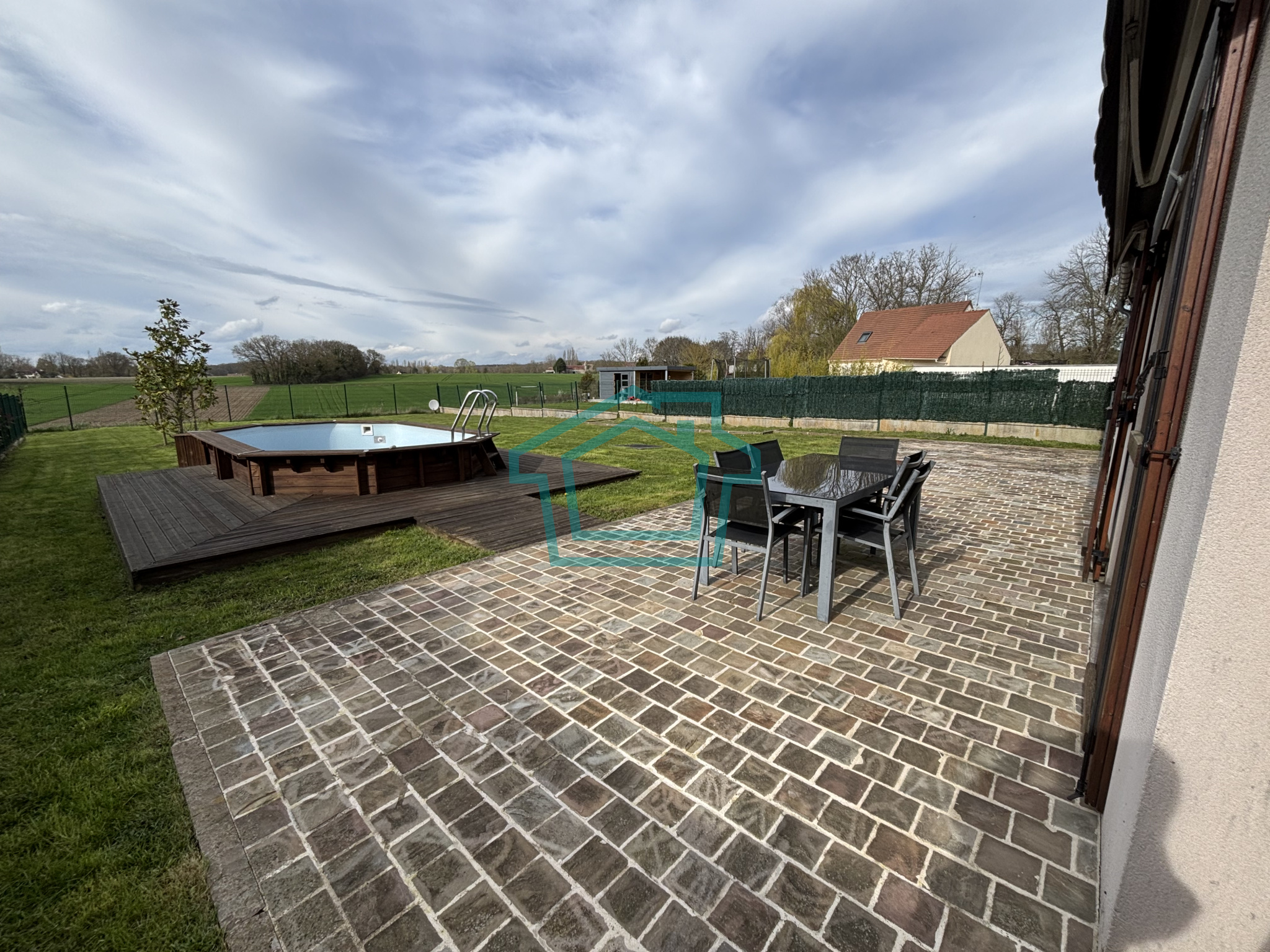 Maison familiale 5 pièces avec suite parentale, piscine et v